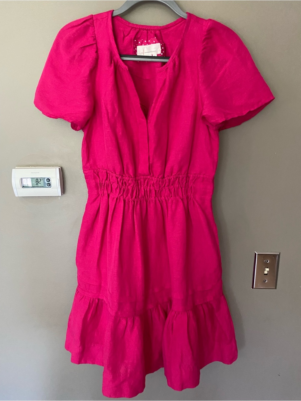 ANTHROPOLOGIE Somerset Linen Blend Bright Fuchsia Puff-Sleeve Tiered Dress Small - Picture 2 of 8